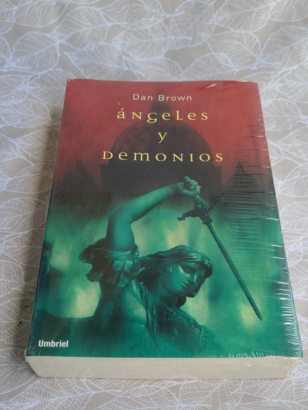 Dan Brown “Ángeles y Demonios” – Libro Nuevo – Edición en Español (Tapa Blanda)